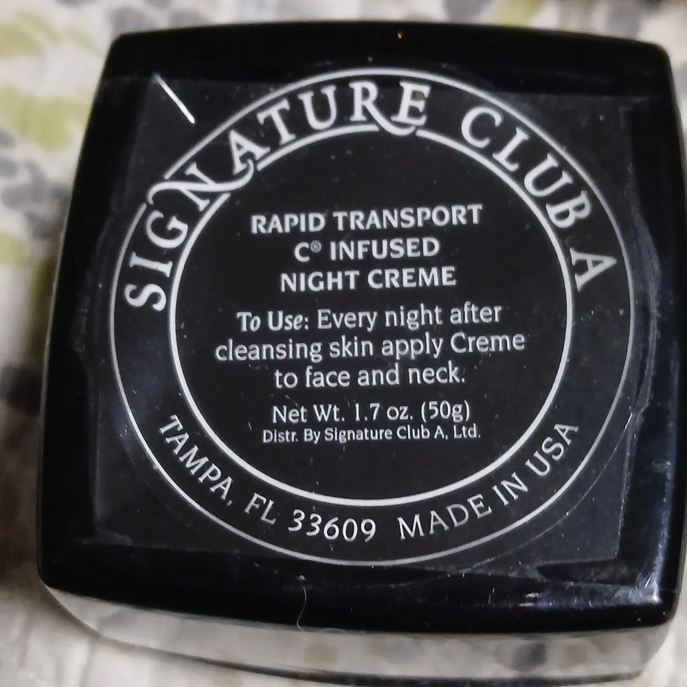 Signature Club C Skincare Set - Picture 2 of 5